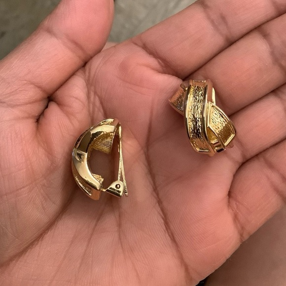 CHRISTIAN DIOR Gold Tone Clip-On Earrings Signed Chr. Dior​​​​​